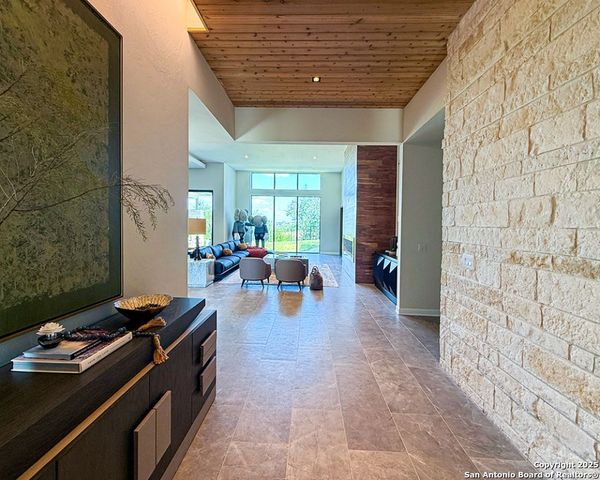 24108 Tres Arroyos, San Antonio, TX 78255