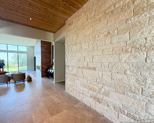 24108 Tres Arroyos, San Antonio, TX 78255