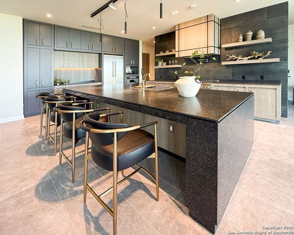 24108 Tres Arroyos, San Antonio, TX 78255
