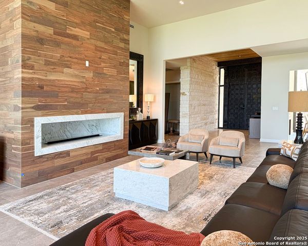 24108 Tres Arroyos, San Antonio, TX 78255