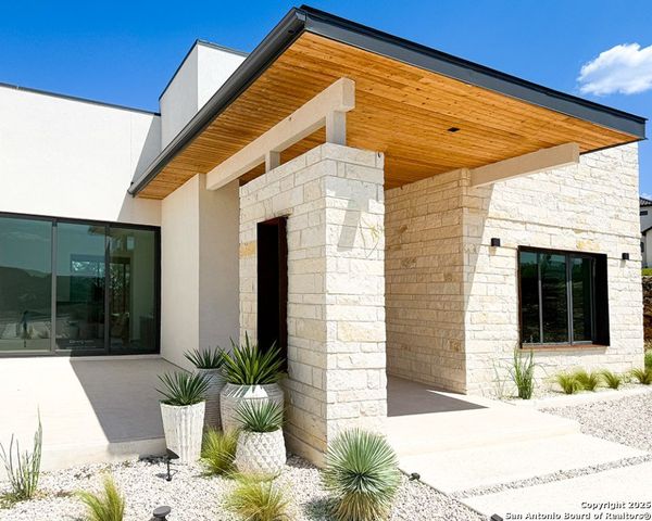 24108 Tres Arroyos, San Antonio, TX 78255
