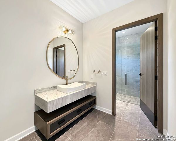 24108 Tres Arroyos, San Antonio, TX 78255