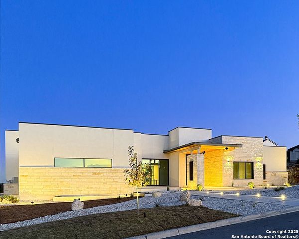 24108 Tres Arroyos, San Antonio, TX 78255