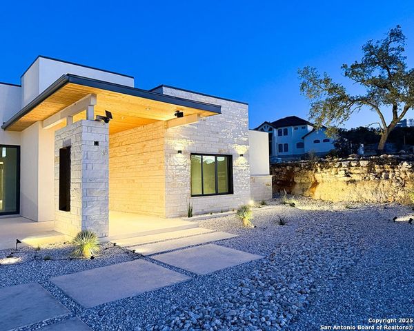 24108 Tres Arroyos, San Antonio, TX 78255