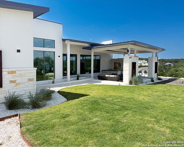 24108 Tres Arroyos, San Antonio, TX 78255