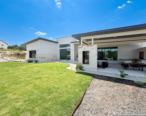 24108 Tres Arroyos, San Antonio, TX 78255