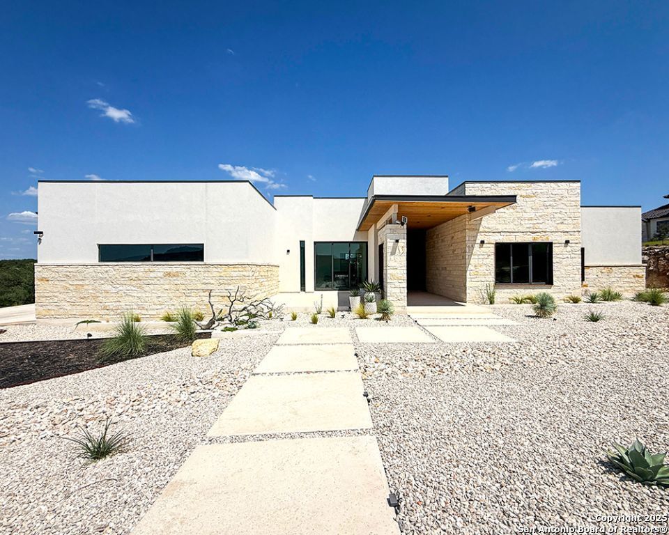 24108 Tres Arroyos, San Antonio, TX 78255