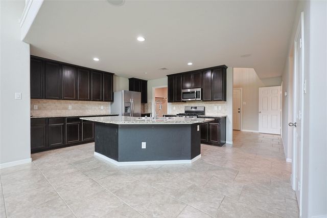 3911 Summerlin Court, Baytown, TX 77521