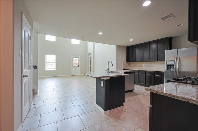 3911 Summerlin Court, Baytown, TX 77521