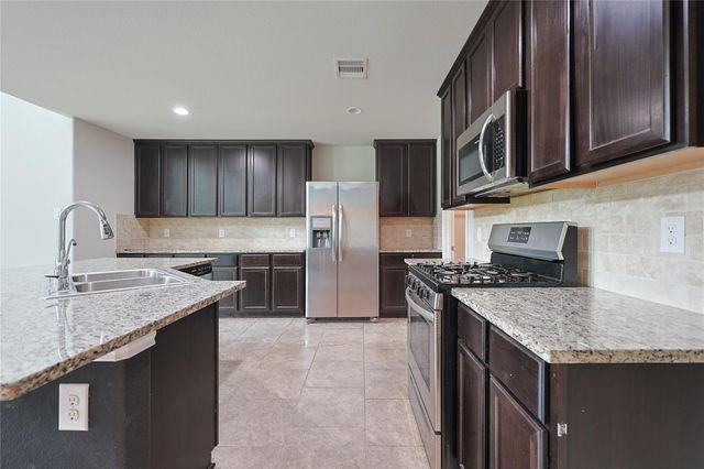 3911 Summerlin Court, Baytown, TX 77521