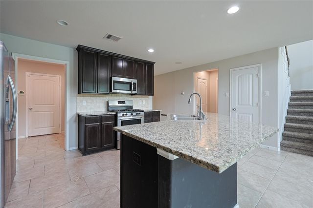 3911 Summerlin Court, Baytown, TX 77521