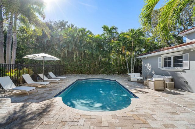 820 Palm Trail, Delray Beach, FL 33483