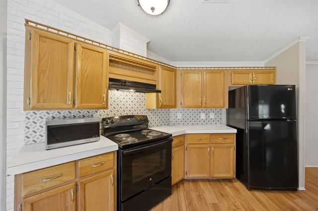 135 Side Saddle DR, Cedar Creek, TX 78612