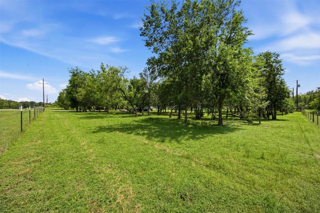 135 Side Saddle DR, Cedar Creek, TX 78612