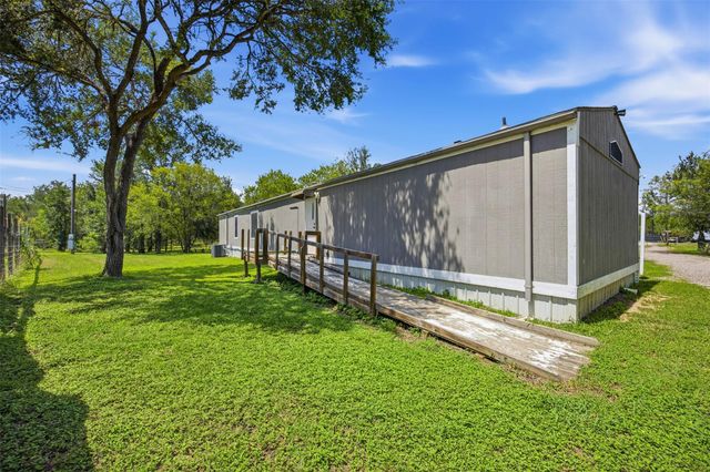 135 Side Saddle DR, Cedar Creek, TX 78612