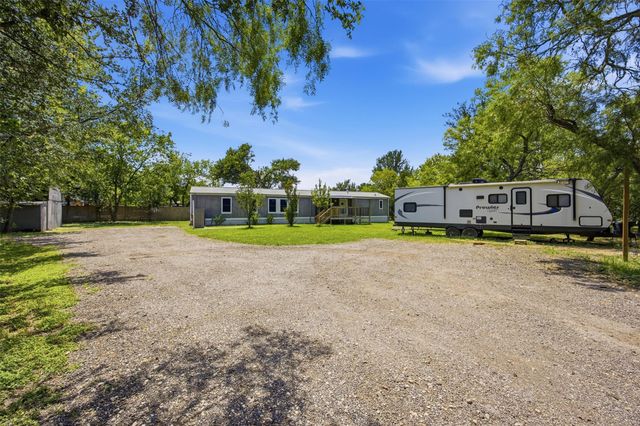 135 Side Saddle DR, Cedar Creek, TX 78612