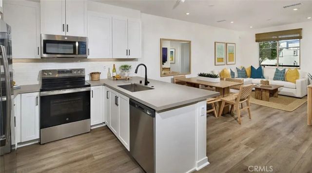 1304 W W Oak Crest Paseo, Ontario, CA 91762