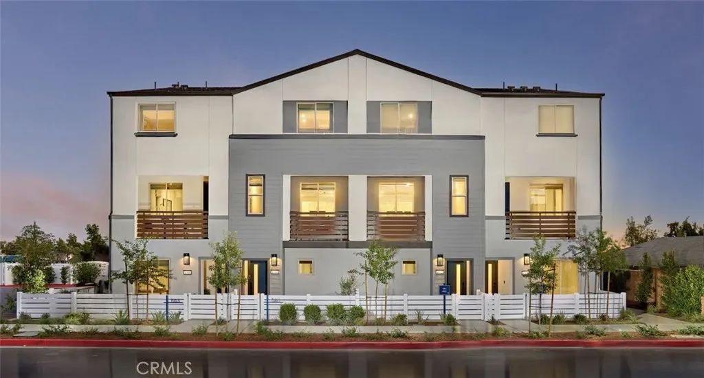 1304 W W Oak Crest Paseo, Ontario, CA 91762