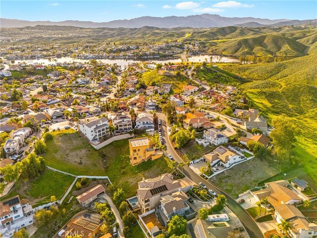 22883 Giant Fir, Canyon Lake, CA 92587