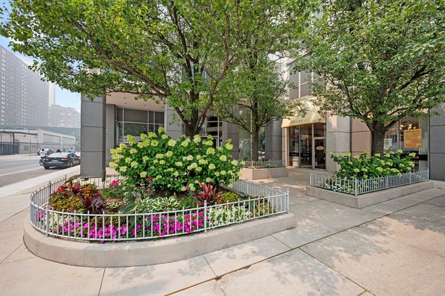 200 W Grand Avenue 804, Chicago, IL 60654