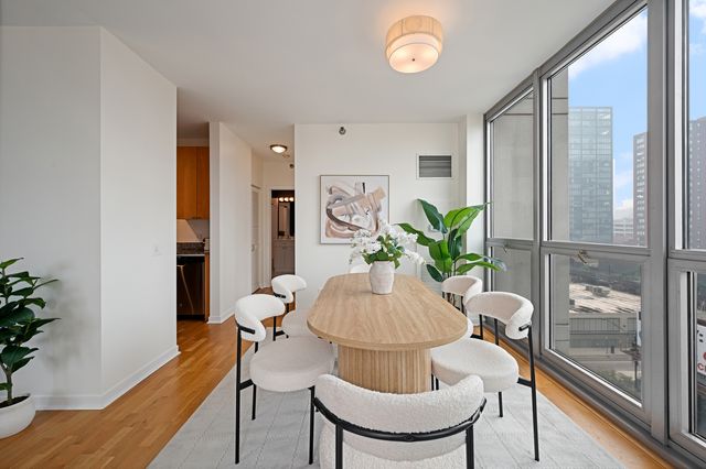 200 W Grand Avenue 804, Chicago, IL 60654
