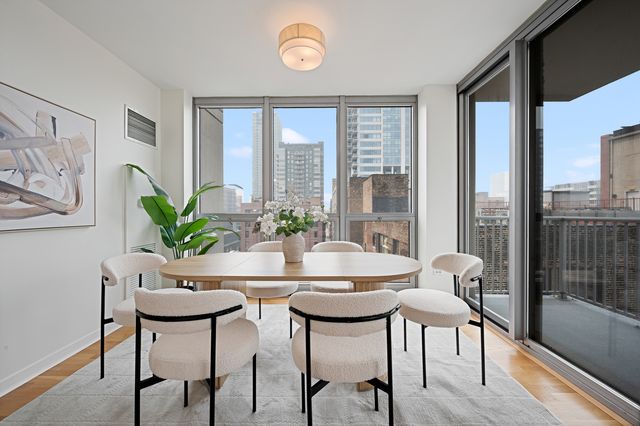 200 W Grand Avenue 804, Chicago, IL 60654