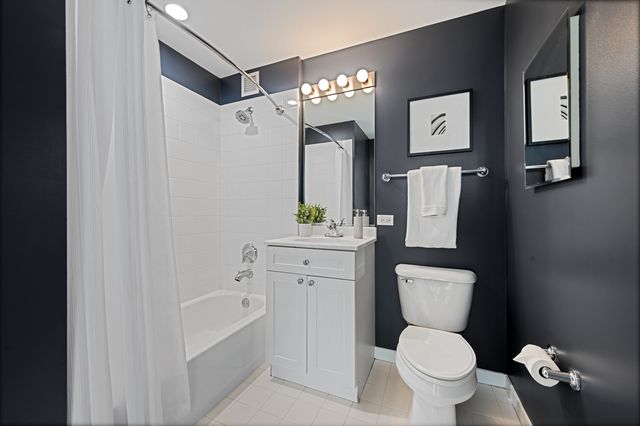 200 W Grand Avenue 804, Chicago, IL 60654