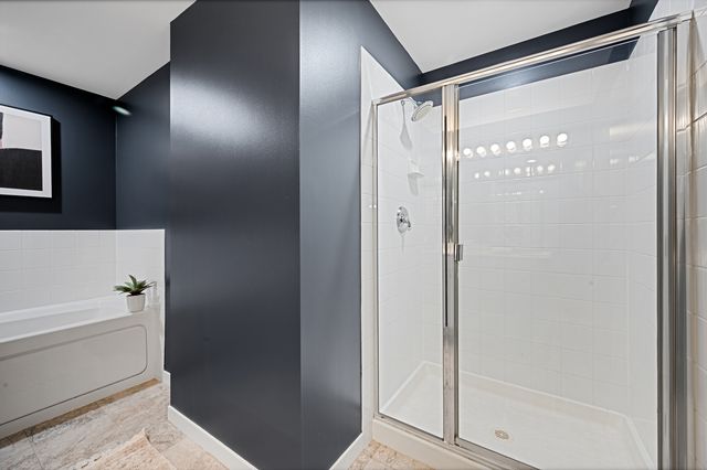 200 W Grand Avenue 804, Chicago, IL 60654