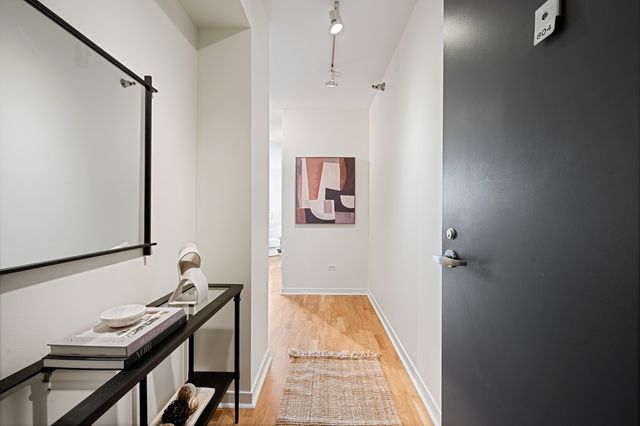200 W Grand Avenue 804, Chicago, IL 60654