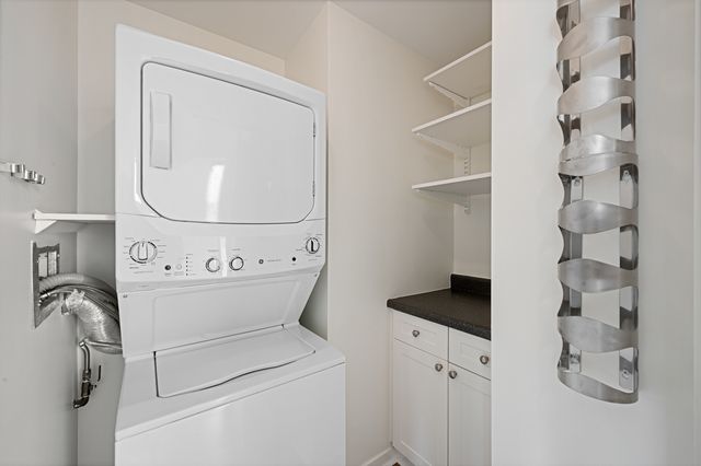 200 W Grand Avenue 804, Chicago, IL 60654