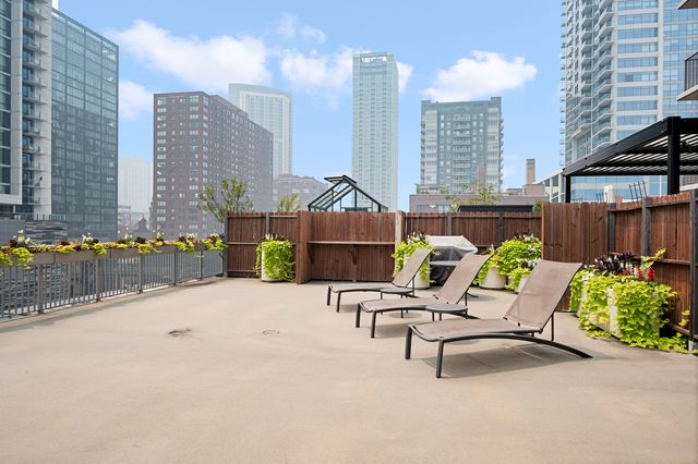 200 W Grand Avenue 804, Chicago, IL 60654