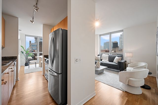200 W Grand Avenue 804, Chicago, IL 60654