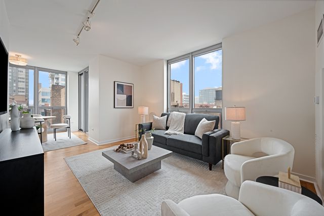 200 W Grand Avenue 804, Chicago, IL 60654