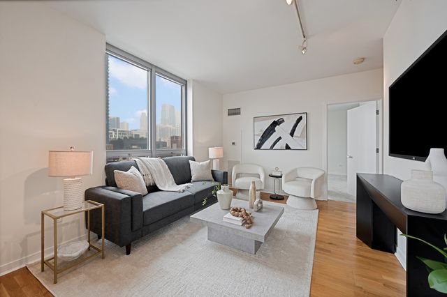 200 W Grand Avenue 804, Chicago, IL 60654