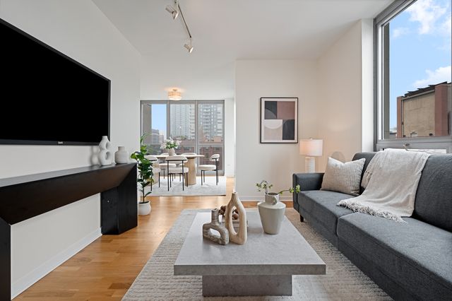 200 W Grand Avenue 804, Chicago, IL 60654