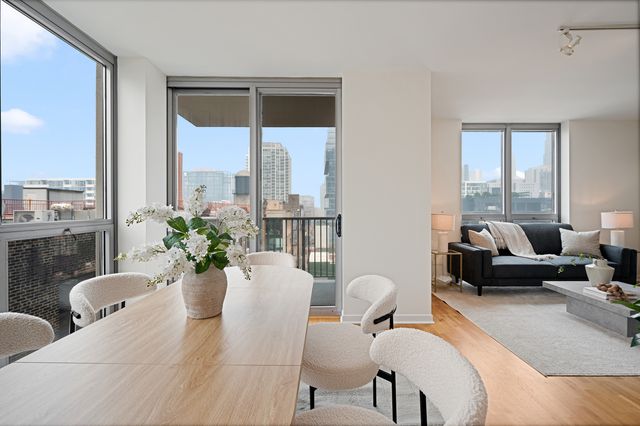 200 W Grand Avenue 804, Chicago, IL 60654