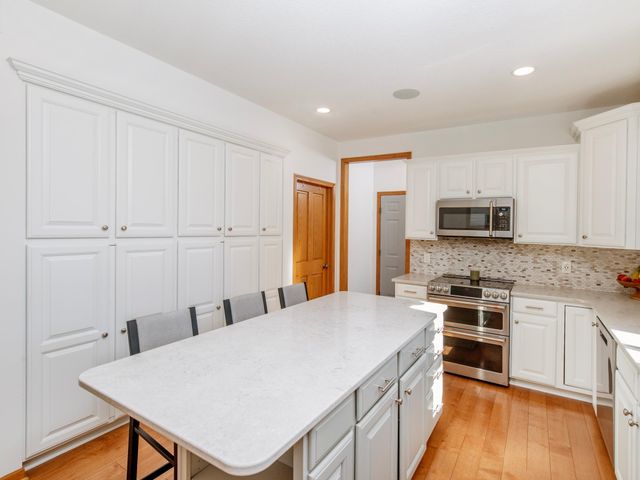 814 New Century Boulevard S, Maplewood, MN 55119