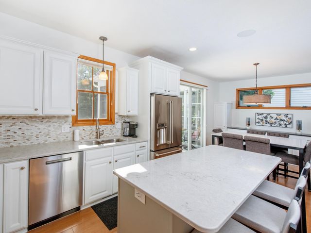 814 New Century Boulevard S, Maplewood, MN 55119