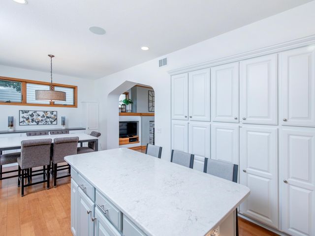 814 New Century Boulevard S, Maplewood, MN 55119