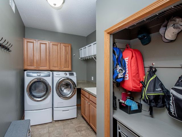 814 New Century Boulevard S, Maplewood, MN 55119