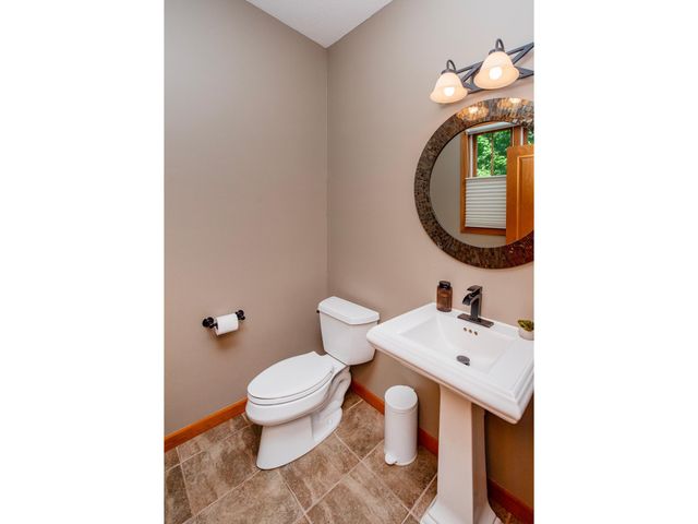 814 New Century Boulevard S, Maplewood, MN 55119