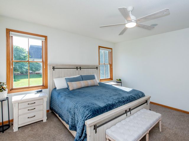 814 New Century Boulevard S, Maplewood, MN 55119