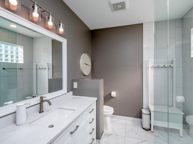 814 New Century Boulevard S, Maplewood, MN 55119