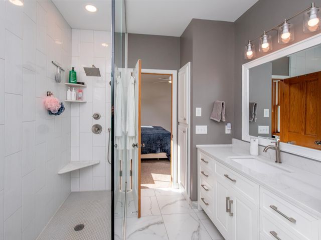 814 New Century Boulevard S, Maplewood, MN 55119