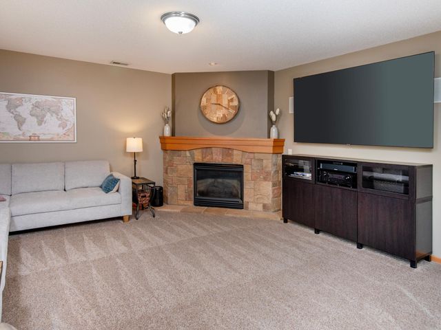 814 New Century Boulevard S, Maplewood, MN 55119