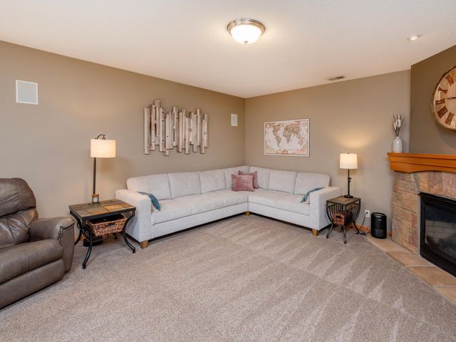 814 New Century Boulevard S, Maplewood, MN 55119