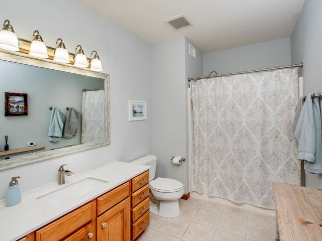 814 New Century Boulevard S, Maplewood, MN 55119