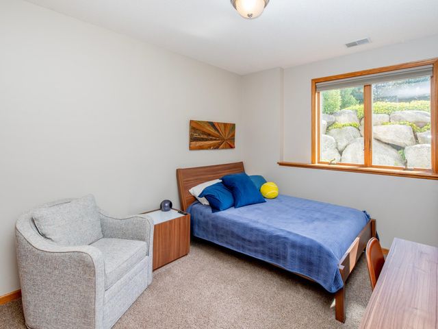 814 New Century Boulevard S, Maplewood, MN 55119
