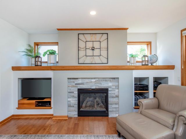 814 New Century Boulevard S, Maplewood, MN 55119