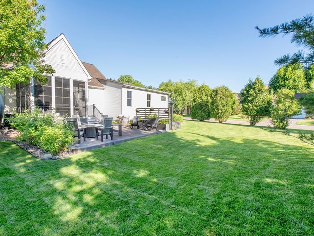 814 New Century Boulevard S, Maplewood, MN 55119